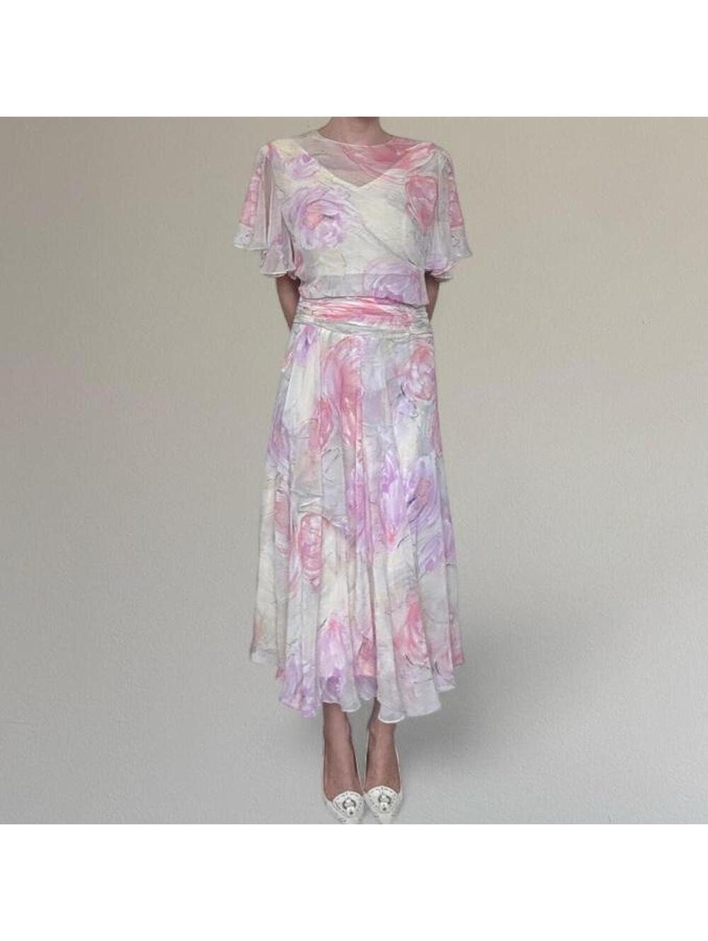Vintage floral flutter sleeve dress. Size M.